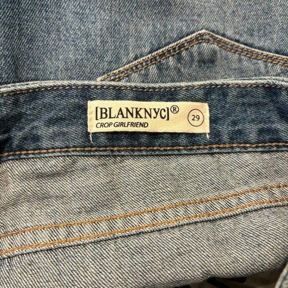 BLANK NYC Women's Medium Wash Distressed Crop Girlfriend Jeans Size 29 - Picture 3 of 4